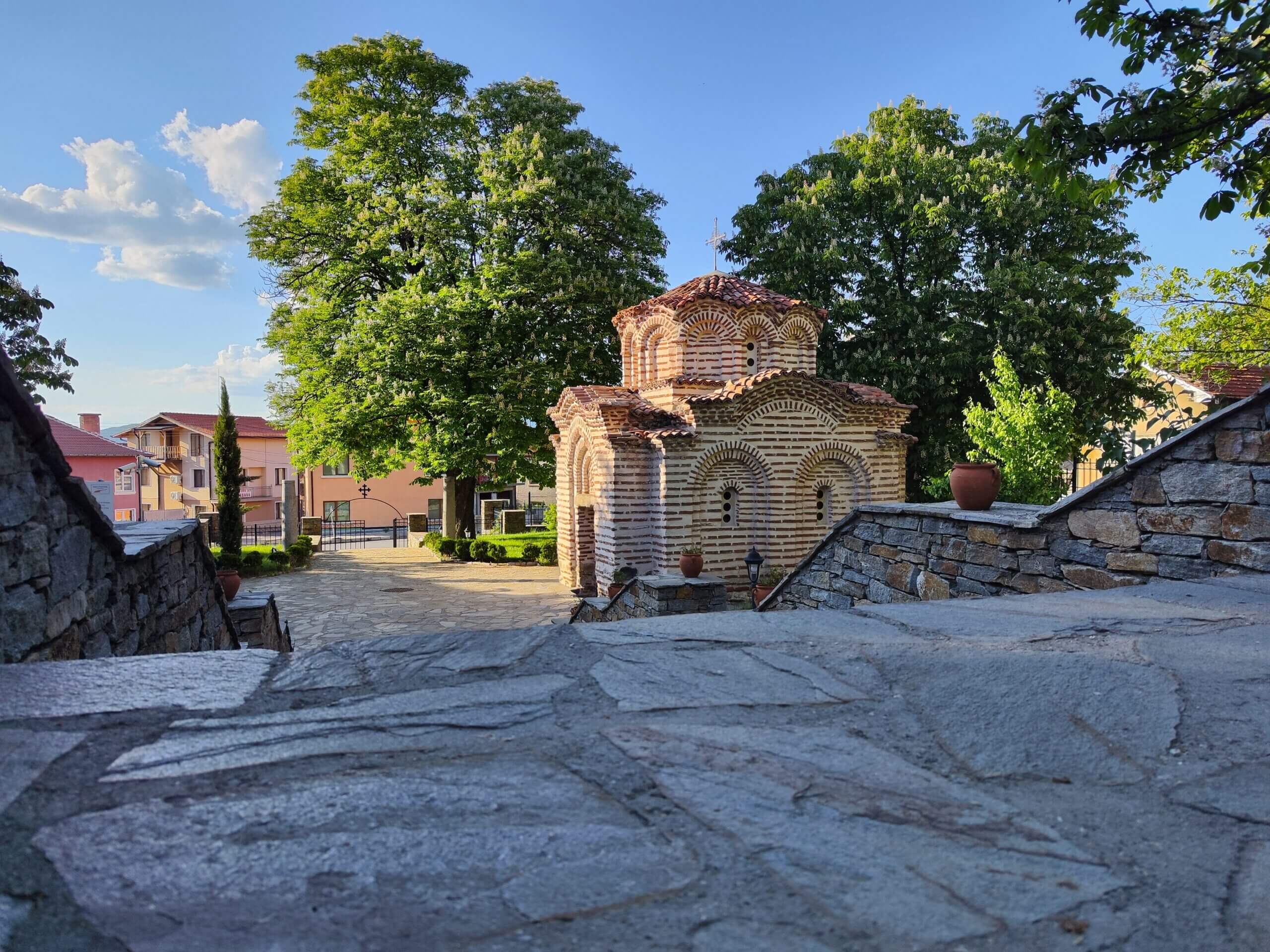 Старият храм св. Никола в Сапарева Баня