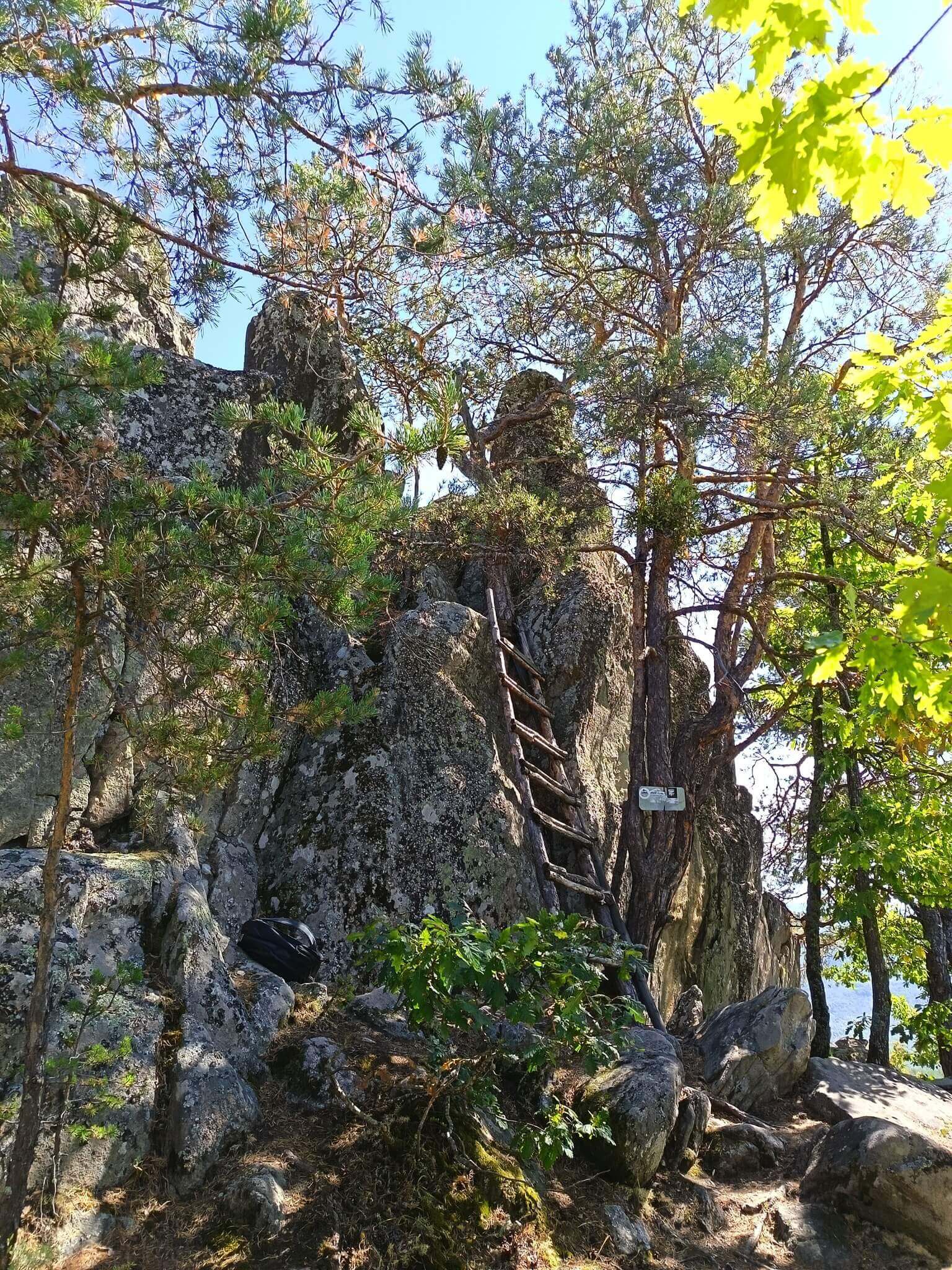 Славееви Скали