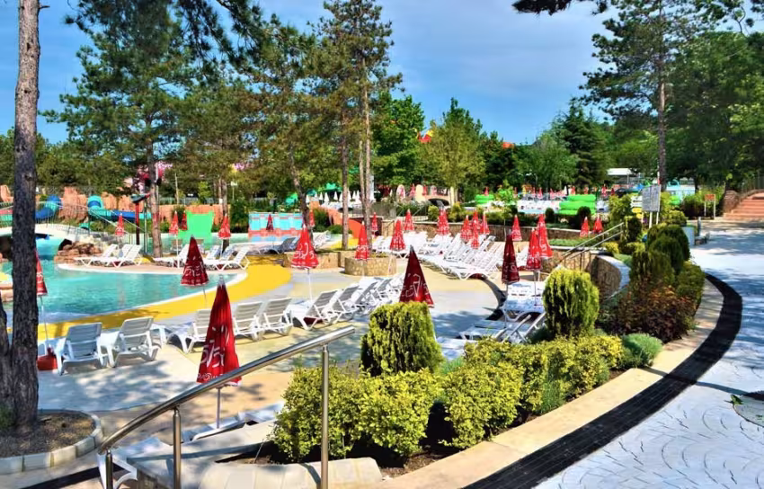 Аквапарк Aquamania в Албена стартира сезона от днес