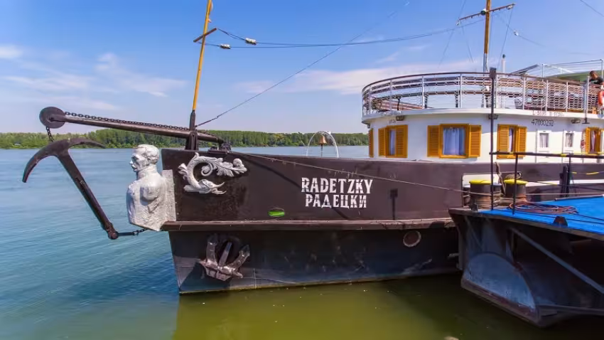 Плаванията с парахода „Радецки“ временно се преустановяват
