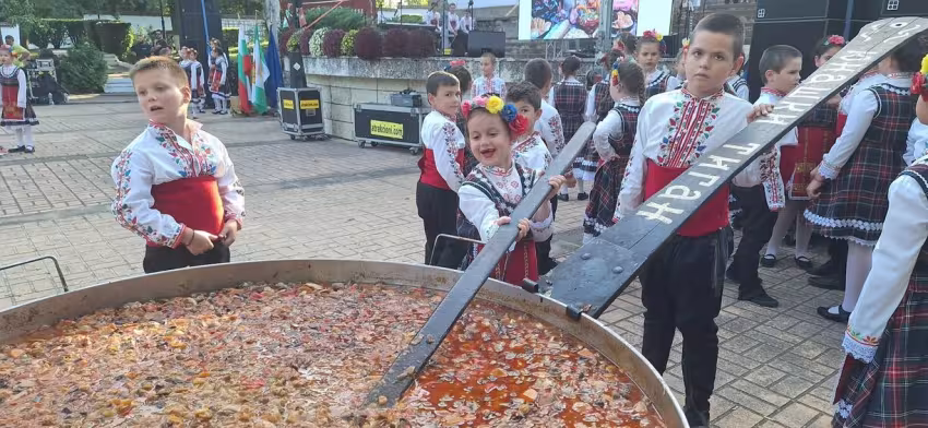 Събор „Нишка от корен“ и Юнашки тиган в Германия